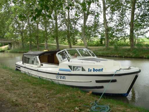 Onze boot afgemeerd met het dak open